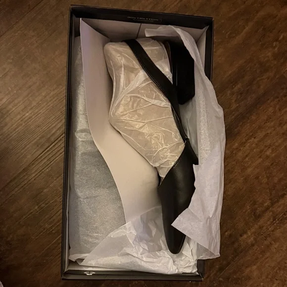 Naturalizer Black Leather Slingback Heels - Picture 6 of 9